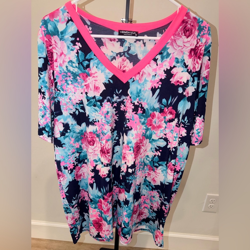 Heimish USA Floral V-Neck Top 2X  NWOT